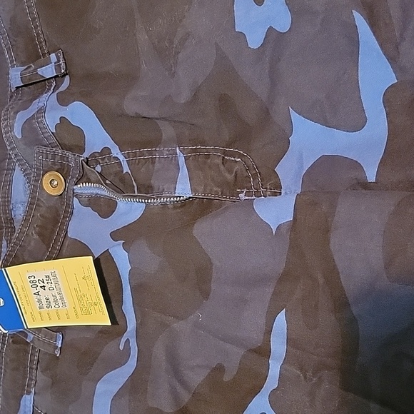 Mens blue black and Gray Cargo shorts size 42 - Picture 4 of 5